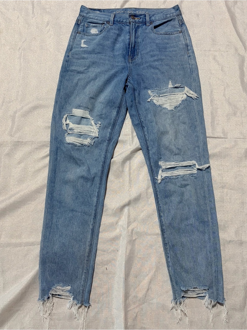 American Eagle Outfitters Light Blue Distressed Women's baggy Mom Jeans size 2
